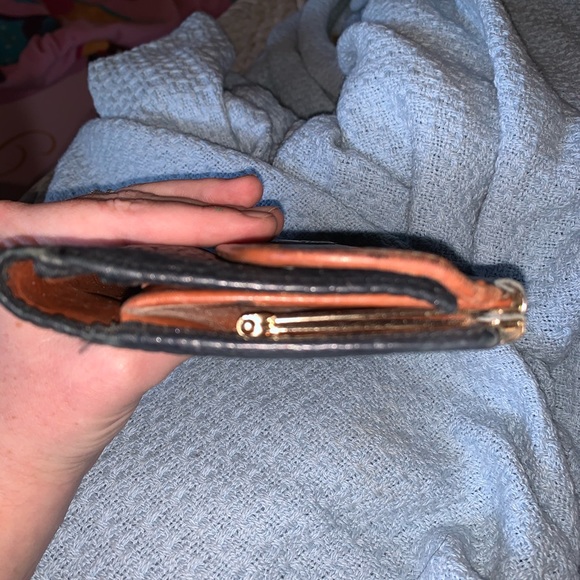 🛑🛑🛑🛑SOLD SOLD SOLD 🛑🛑🛑🛑
Dooney & Bourke Vintage Wallet - Picture 3 of 8